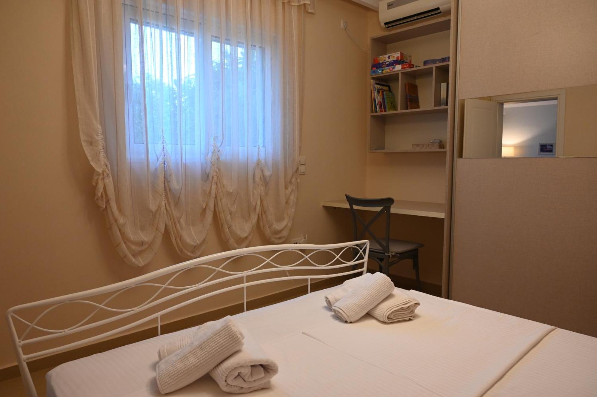 Evita'S Guesthouse Agia Marina Mikrolimanou Exterior photo